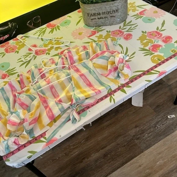 Shein curve 4xl multicolored, baby doll puff sleeve top - Picture 6 of 6